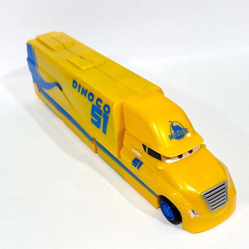 Disney Pixar Cars 3 Cruz Ramirez Hauler Playset Mattel